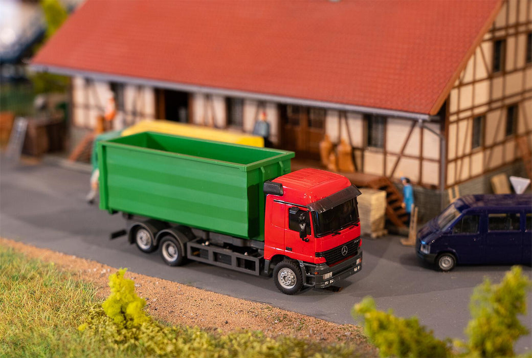 FALLER 161493 H0 MERCEDES-BENZ ACTROS LH '96 WITH ROLL-OFF CONTAINER