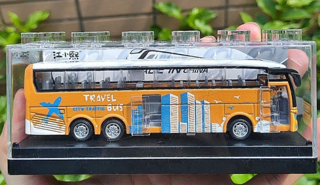 DIECAST MODEL 1/64 TRAVEL BUS