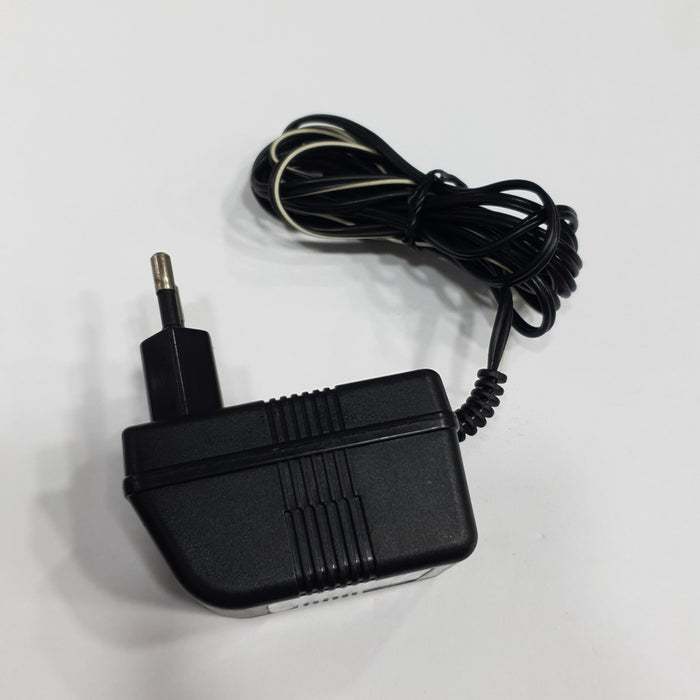 AC-DC ADAPTOR (MODEL HX G41050100) AC INPUT:230V DC OUTPUT:4.5V 100MA  WITH 5.5MM X 2.5MM BARREL PIN