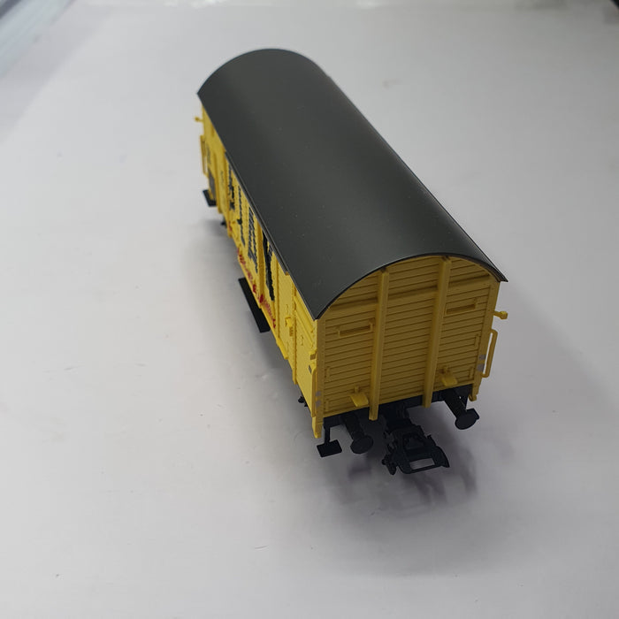 MARKLIN H0 48160 1/87 SCALE COVERED GOODS WAGON WITH BRAKEMAN's CAB JAHRESWAGEN 2010