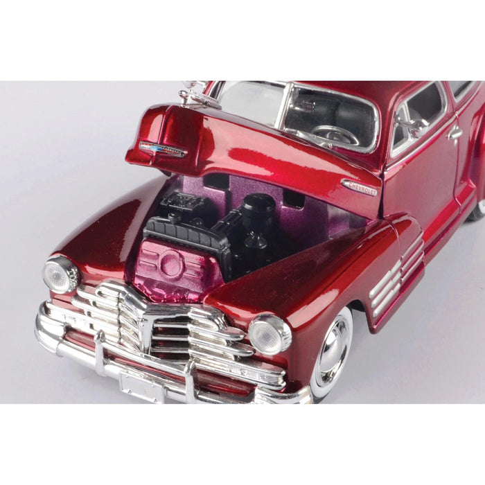 MAISTO 52921 RED 1:25 1948 CHEVROLET FLEETLINE AEROSEDAN DIECAST MODEL