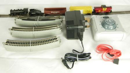BACHMANN N-SCALE (1:160) YARD BOSS TRAIN STARTER SET WITH POWER PACK & SPEED CONTROLLER-READY TO RUN 24014