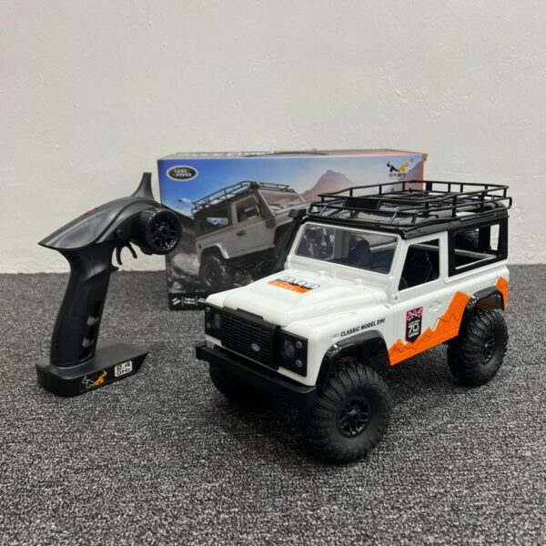 MN MODEL LAND ROVER DEFENDER MN99 1/12 2.4G 4WD RC ROCK CRAWLER (WHITE)