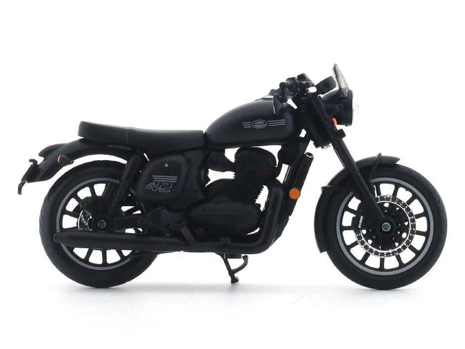 MAISTO JAWA 42 BLACK 1:18 SCALE DIECAST CLAJMT00318