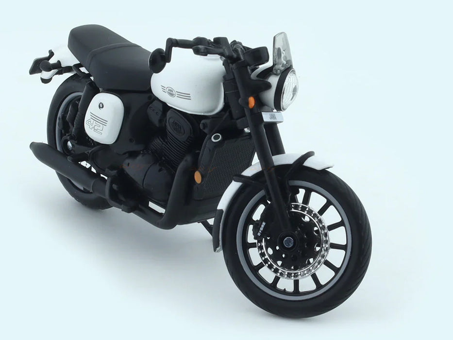 MAISTO JAWA 42 WHITE 1:18 SCALE DIECAST CLAJMT00320
