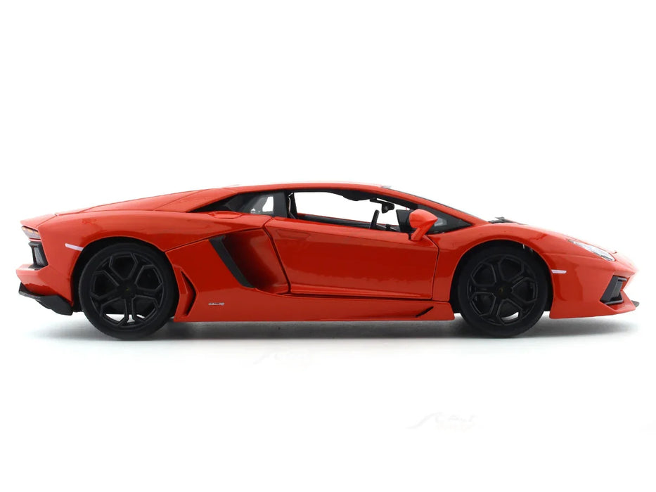 BBURAGO LAMBORGHINI AVENTADOR LP700-4 1:18  DIECAST SCALE MODEL 18-91033X