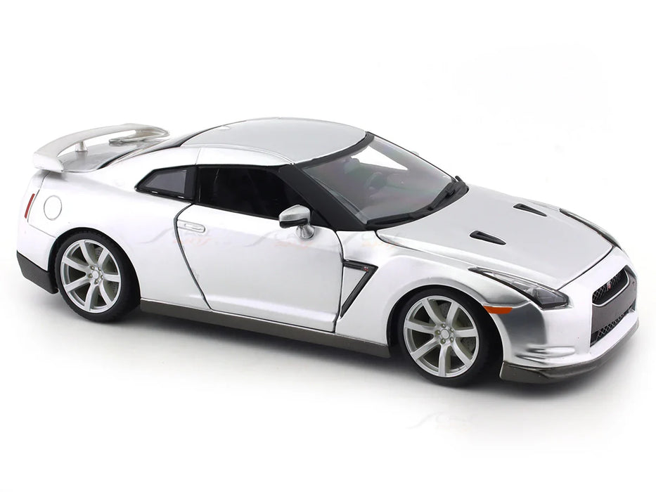 BBURAGO 2009 NISSAN GT-R (R35) LIQUID SILVER 1/18 SCALE 18-01921