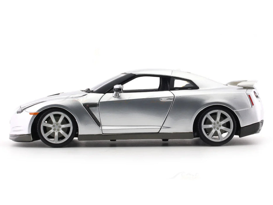 BBURAGO 2009 NISSAN GT-R (R35) LIQUID SILVER 1/18 SCALE 18-01921