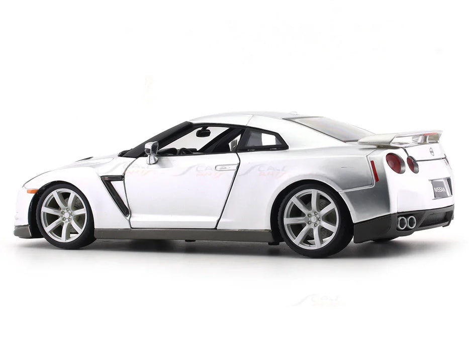 BBURAGO 2009 NISSAN GT-R (R35) LIQUID SILVER 1/18 SCALE 18-01921