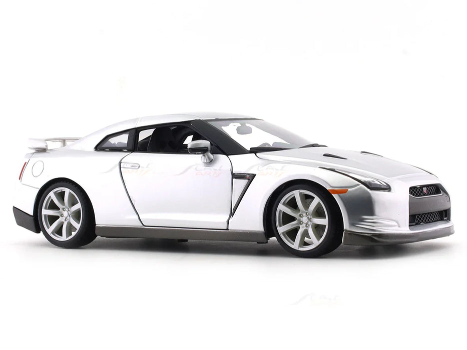BBURAGO 2009 NISSAN GT-R (R35) LIQUID SILVER 1/18 SCALE 18-01921