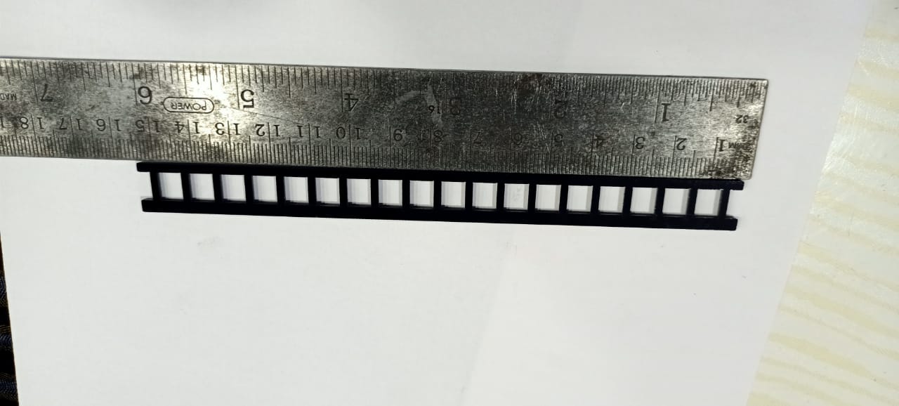 HO SCALE TRAIN PLASTIC FENCING ROAD RAIL BLACK 6INCH