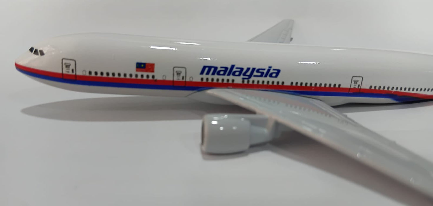 AIRPLANE METAL DIECAST MALAYSIA A380 16CM