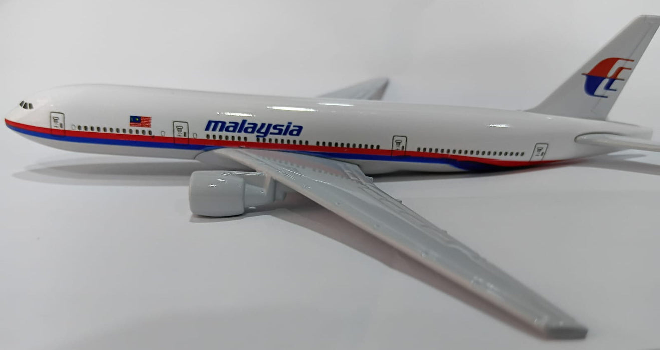 AIRPLANE METAL DIECAST MALAYSIA A380 16CM