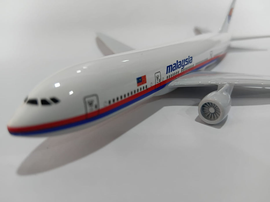 AIRPLANE METAL DIECAST MALAYSIA A380 16CM