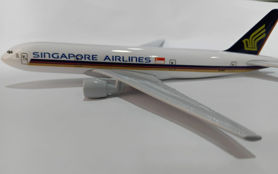 AIPLANE DIECAST SINGAPORE AIRLINE 9V-SWY 16CM