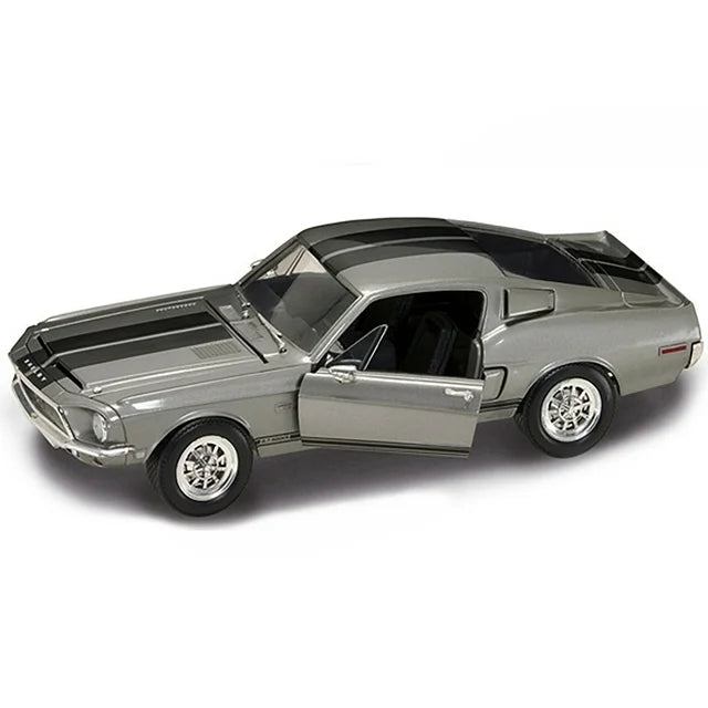 DIE CAST ROAD SIGNATURE 1968 SHELBY GT-500KR  1/18 SCALE SILVER NO:92168