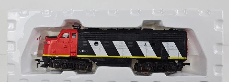 MODEL POWER HO SCALE TRAIN 6613 LOCOMOTIVE CP RAIL F9 / CANADIAN NATIONAL