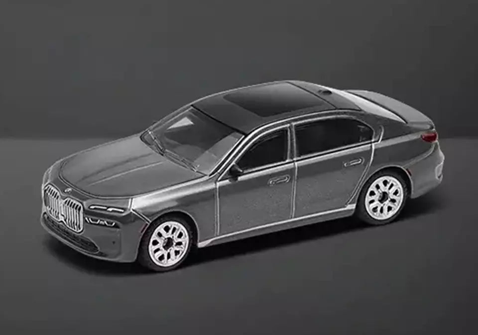 CCA BMW I7 1:72 SCLAE NO: L02-01 (SILVER)